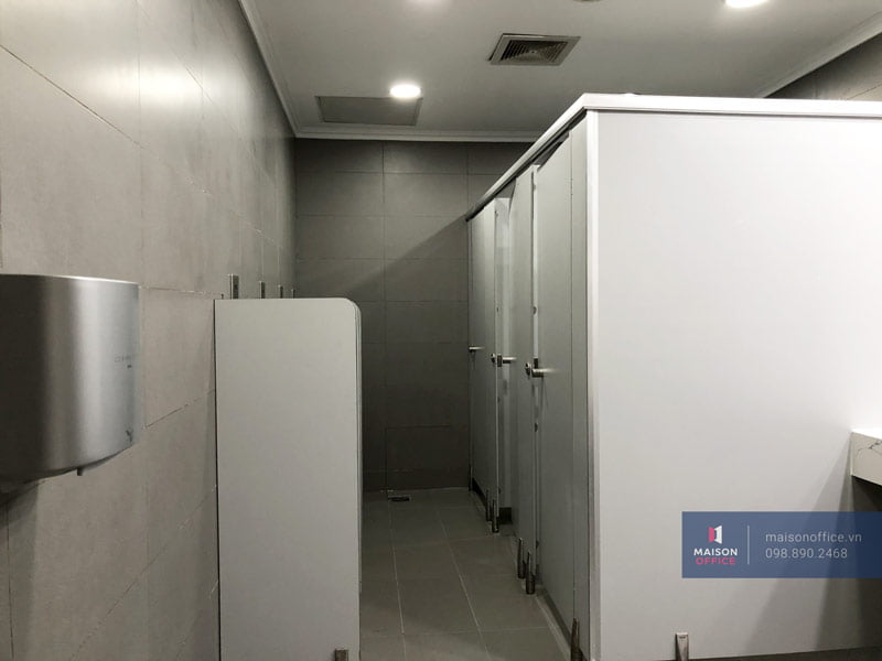 nha-ve-sinh-tai-hanoi-tourist-building