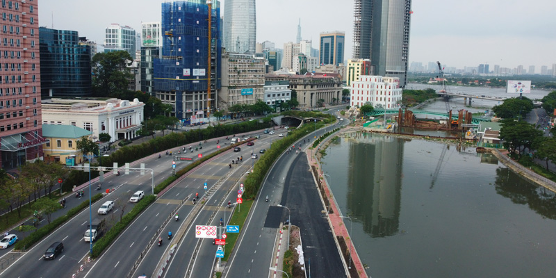 Vo Van Kiet Boulevard runs through District 5, connecting the two ends of the Long Thanh and Trung Luong highways