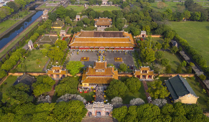 Hue Imperial City is a place that preserves thousands of years of traditional cultural beauty