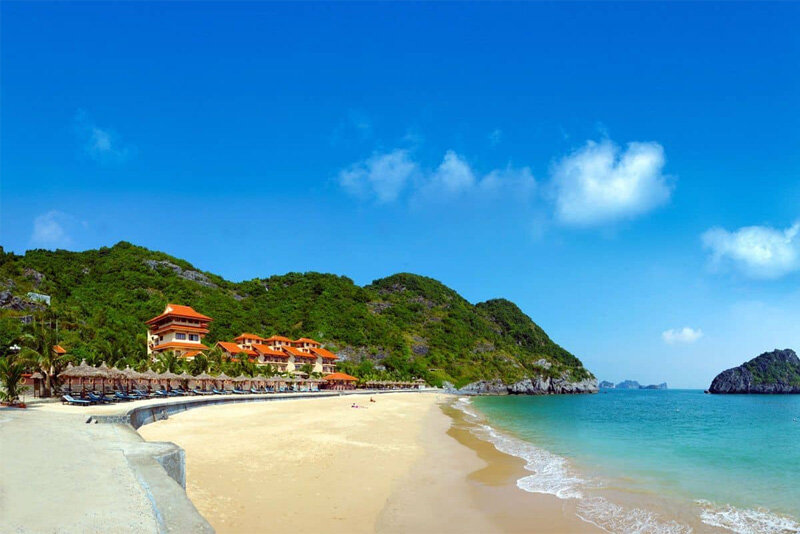 Hai Phong attracts tourists with beautiful beaches, bays and islands