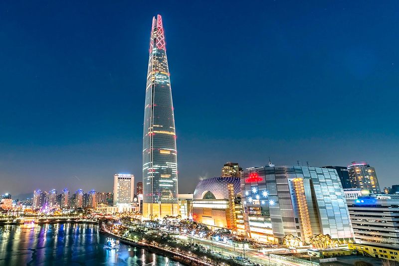 The building Lotte World Tower owns is designed like an elongated cone, gently curving on both sides