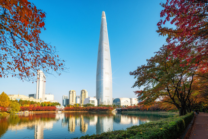 Lotte World Tower is considered a symbol of the land of Kim Chi