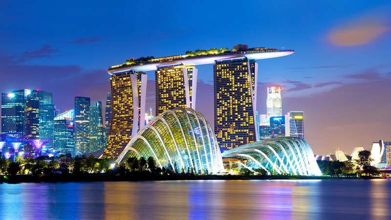 Marina Bay Sands stands out and is beautiful next to Marina Bay in Singapore