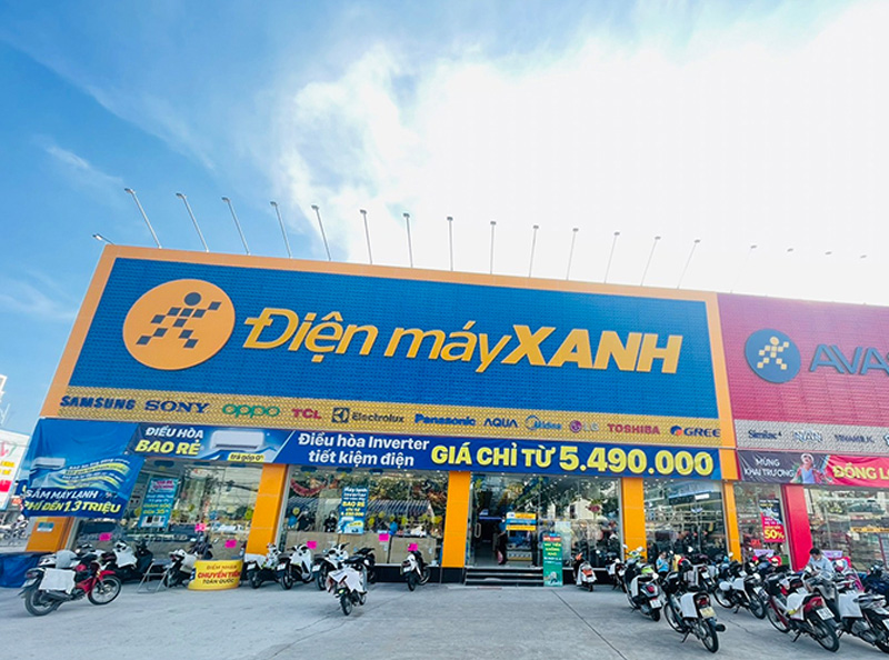 Dien May Xanh Supermarket is the second largest electronics store chain in Vietnam