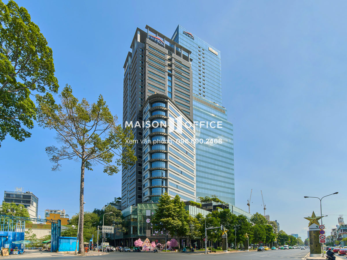 Saigon Centre Tower 1 boasts a prime location at 65 Le Loi, intersecting with three major roads. 