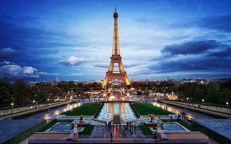 eiffel tower building