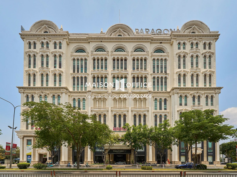 Saigon Paragon embodies an architectural style rich in European classical elegance