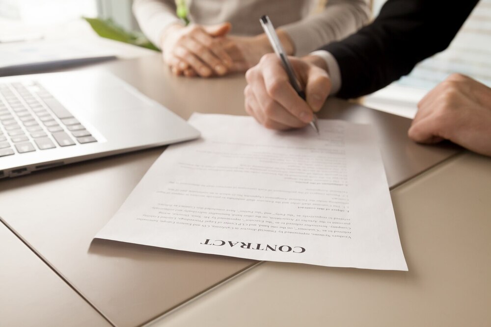 A foreign worker must sign a written labor contract with the employer after being granted a valid work permit