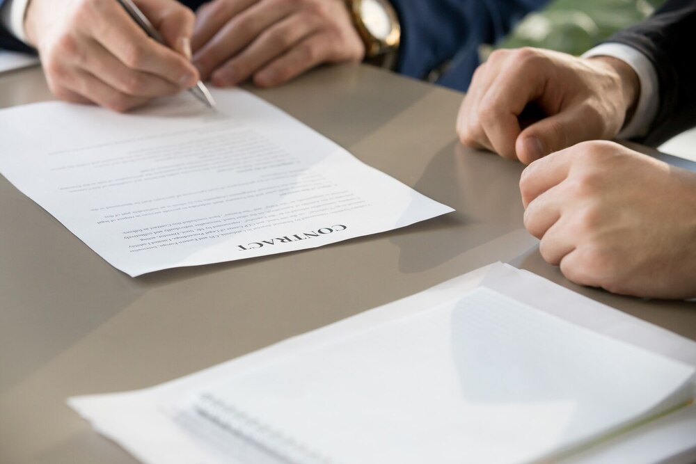 Employment contract signed with a foreign worker must be in written form and include a set of mandatory clauses