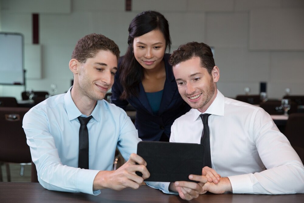 Employers may not discriminate based on nationality, race, or language when it comes to salary, working conditions, or termination procedures