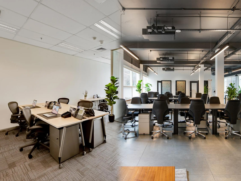 What are the differences between serviced offices and traditional offices?