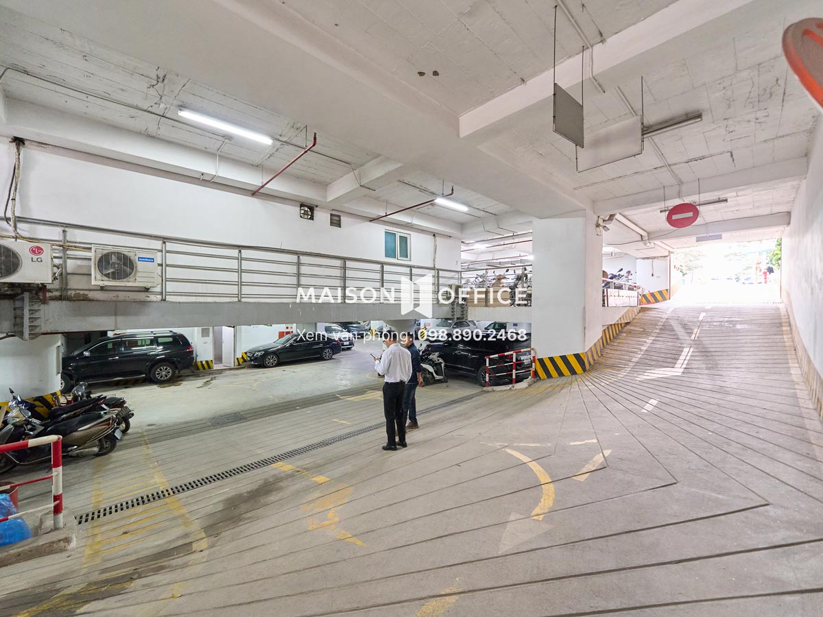 ham-gui-xe-th-duy-tan-building