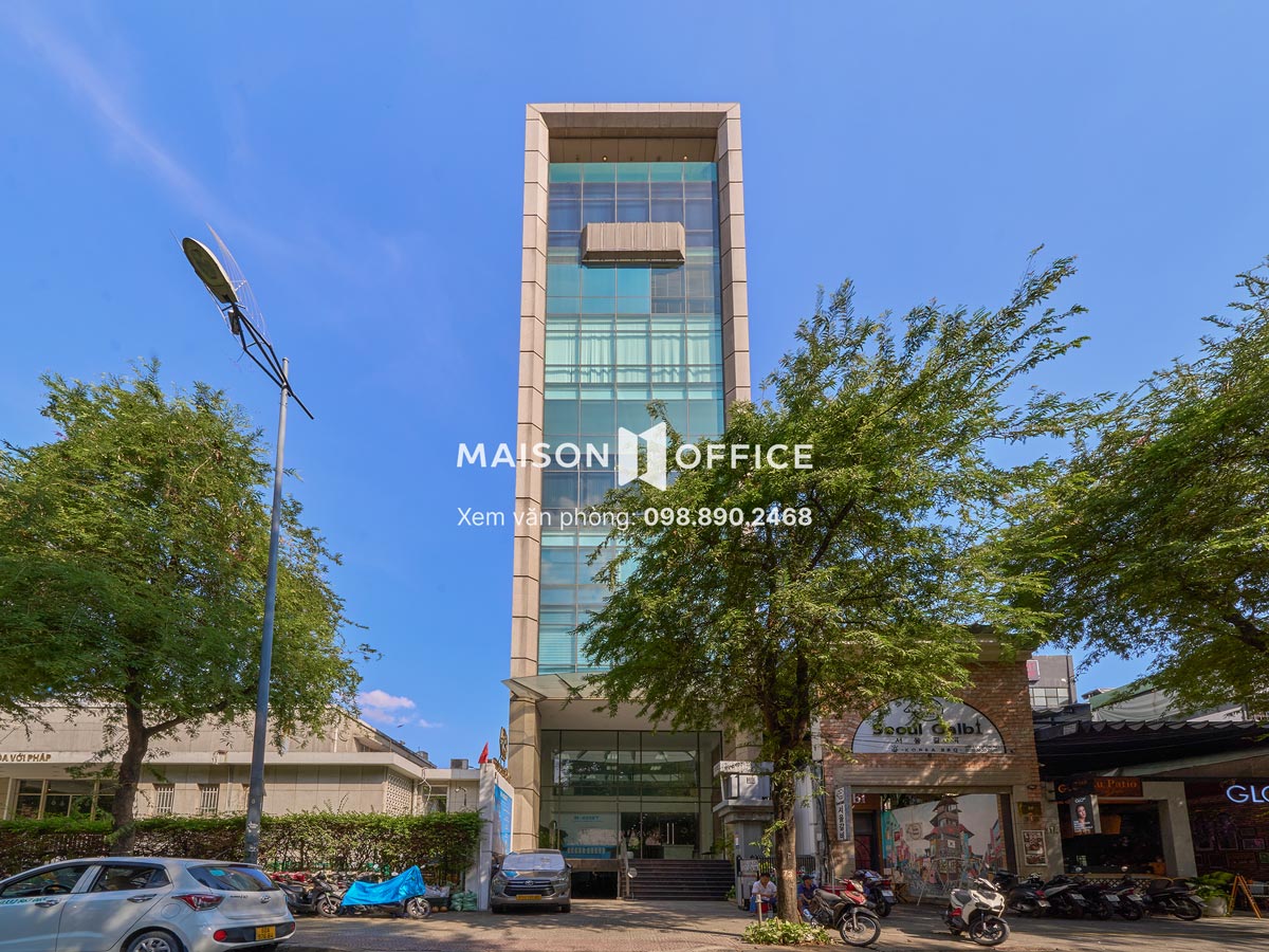 Phuong Tower is a modern office for lease located near the Japanese Quarter in District 1