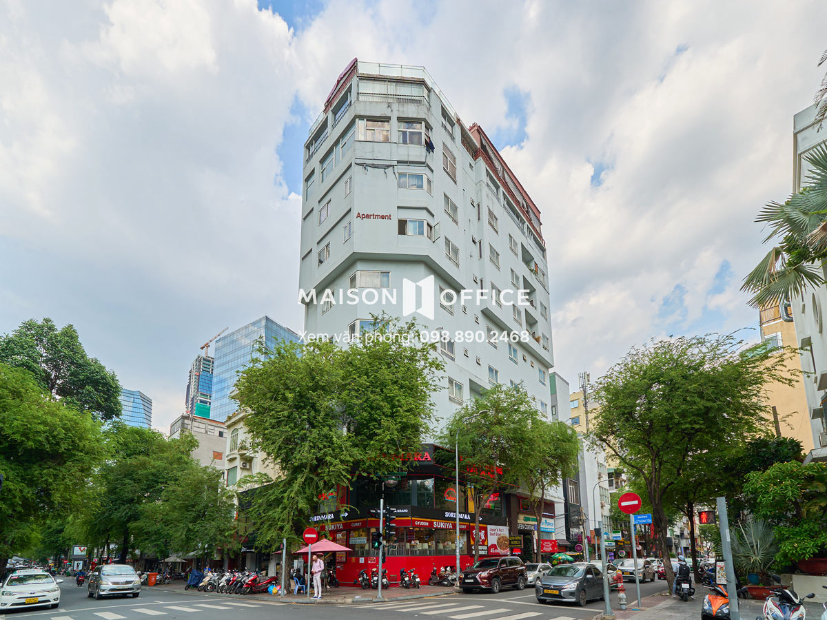 Queen Central Building is a professional office located at the heart of the Japanese Quarter