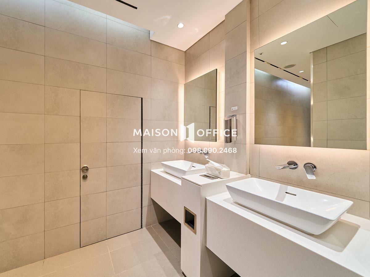 nha-ve-sinh-lotte-center-hanoi