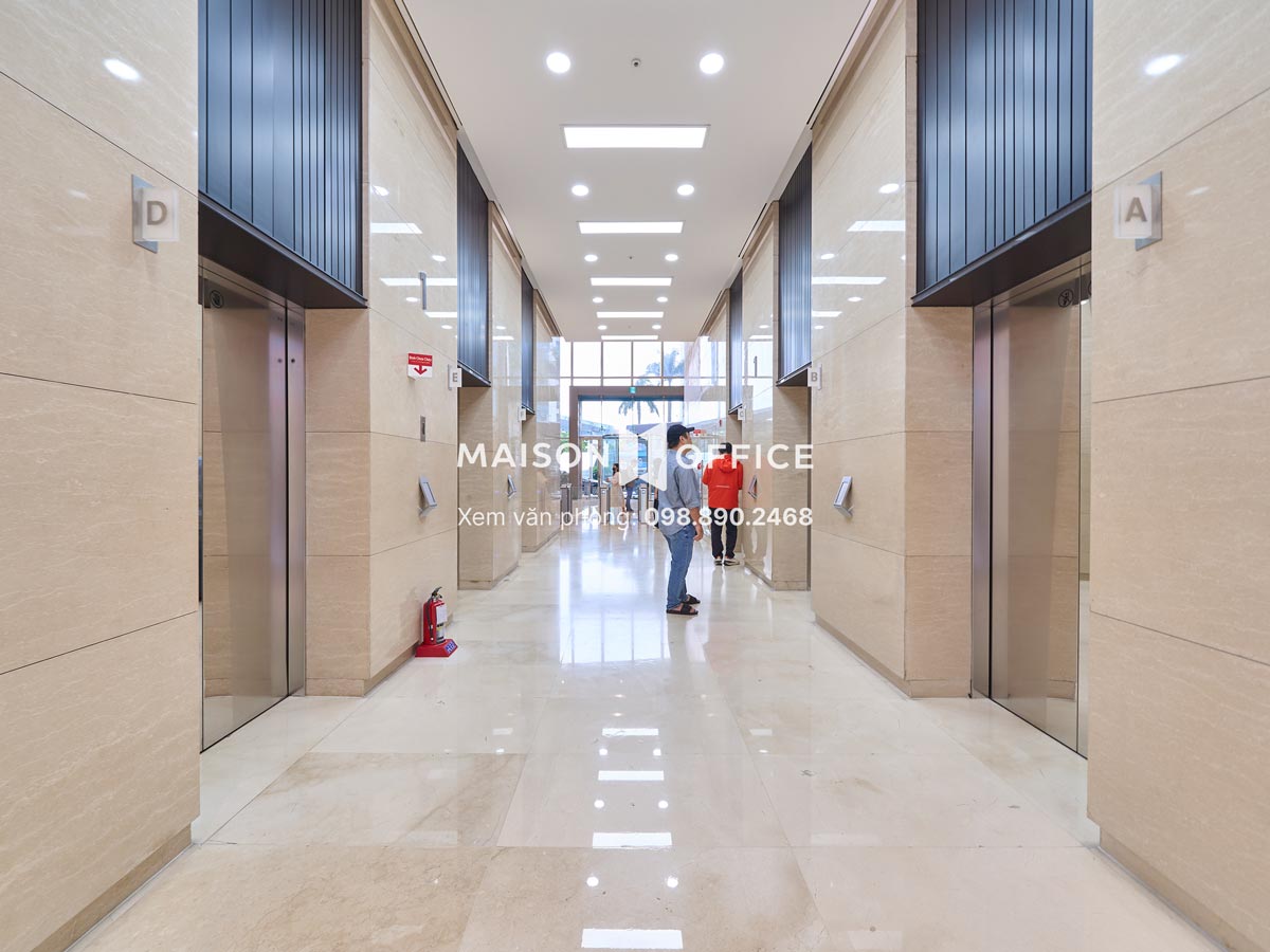 sanh-thang-may-lotte-center-hanoi