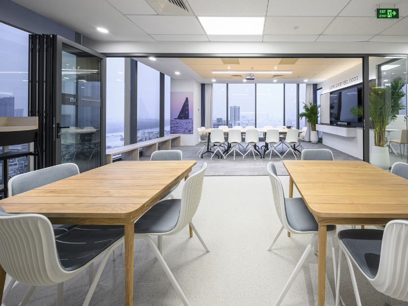 Sự Khác Biệt Giữa Serviced Office và Coworking Space