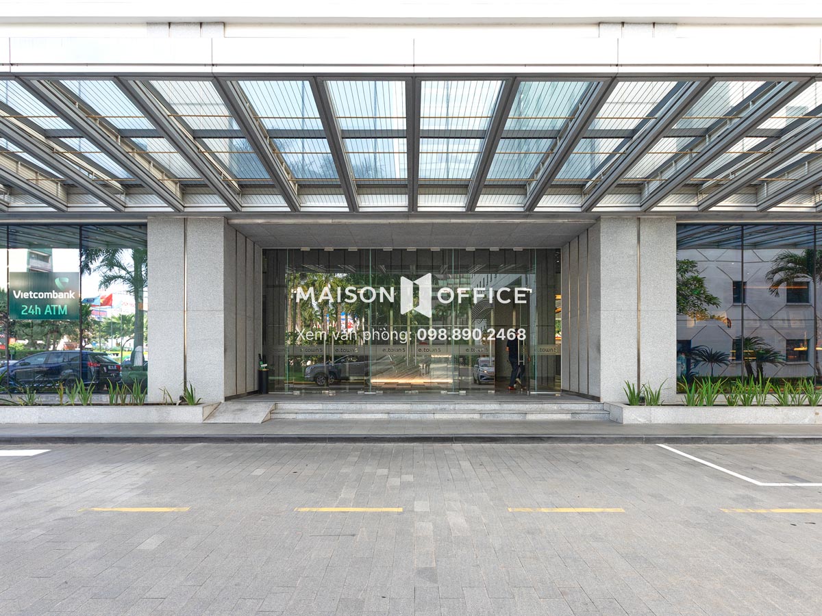 cua-toa-nha-etown-5-building