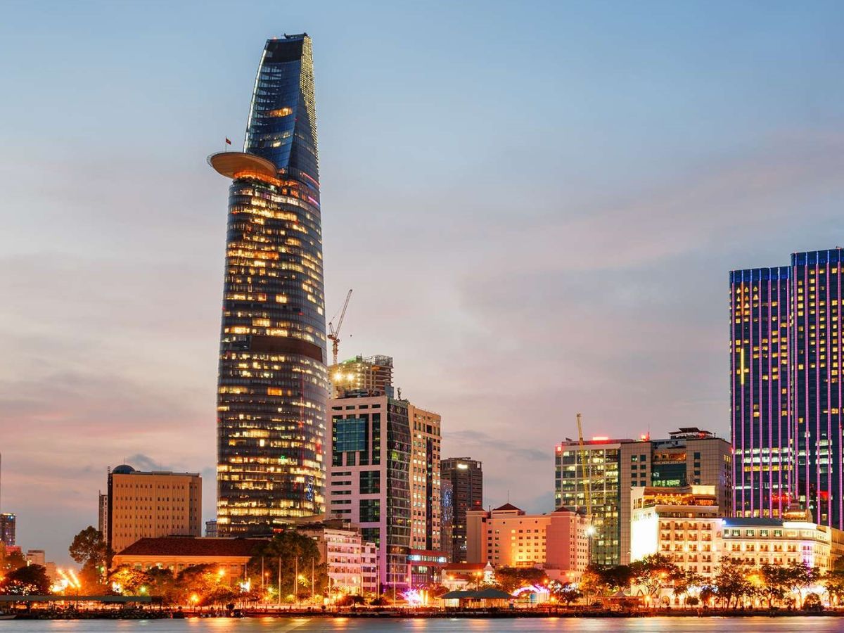 Trung tâm Quận 1 với điểm nhấn Bitexco vươn cao trên skyline