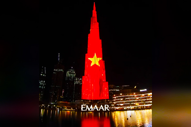 Lá cờ Việt Nam xuất hiện tại tháp Burj Khalifa 