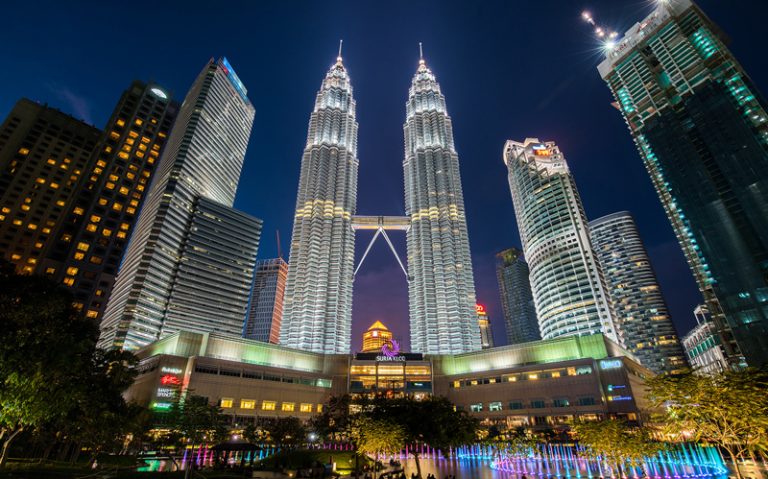 Petronas Twin Towers – Tòa tháp đôi Malaysia nổi tiếng thế giới