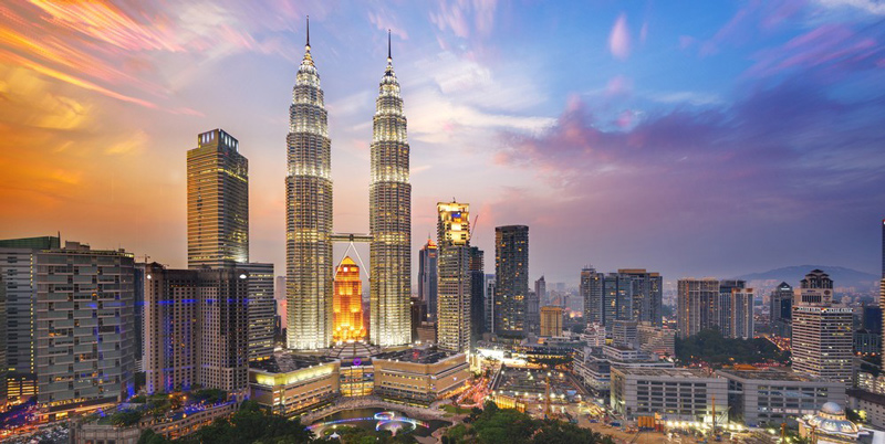 Tháp đôi Petronas - điểm du lịch nổi tiếng của Malaysia 