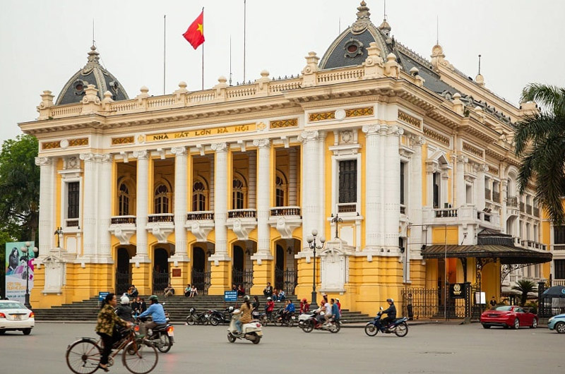 Nhà hát lớn Hà Nội được xây dựng theo phong cách tân cổ điển