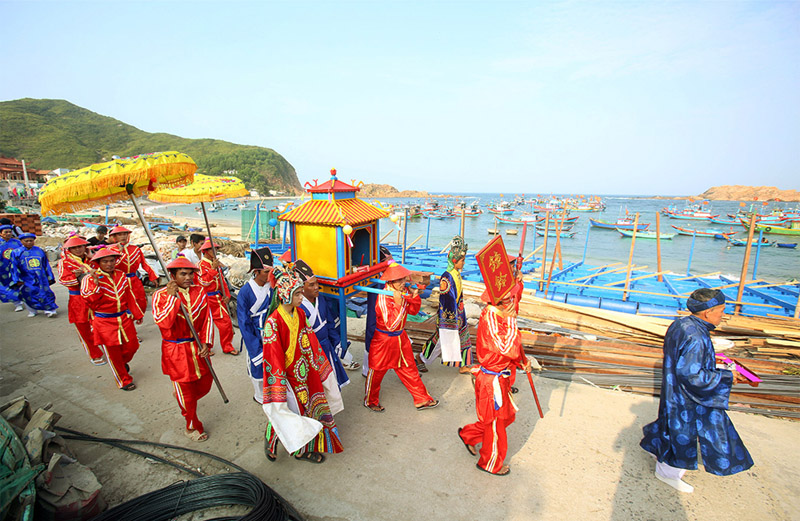 Lễ hội Cầu Ngư là lễ hội đặc sắc của Tết miền Trung