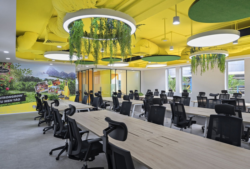 Thiết kế văn phòng có không gian mở tràn ngập cây xanh, gần gũi với thiên nhiên
