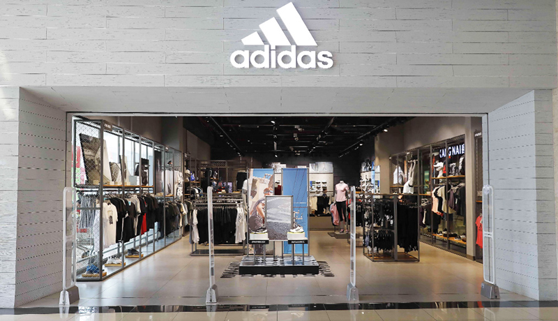 Adidas là thương hiệu mua sắm đẳng cấp tại Vạn Hạnh Mall