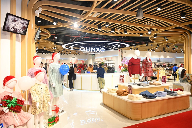 Bạn có thể mua sắm đồ tại GUMAC Vạn Hạnh Mall