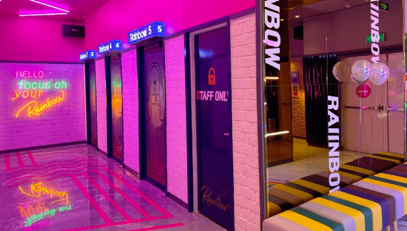 Karaoke RainBow là điểm vui chơi giải trí tại Vạn Hạnh Mall