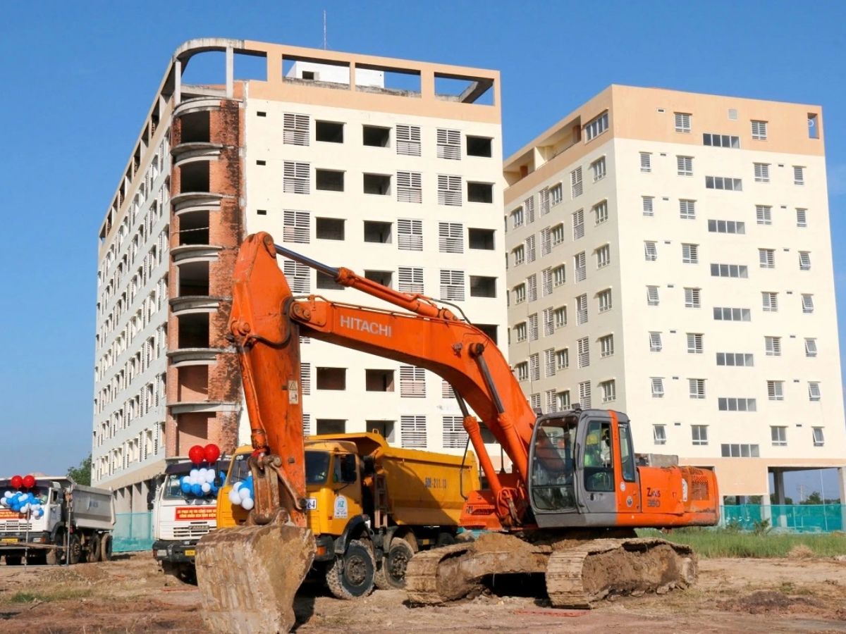 Hoạt động bán, cho thuê, cho thuê lại và chuyển nhượng dự án