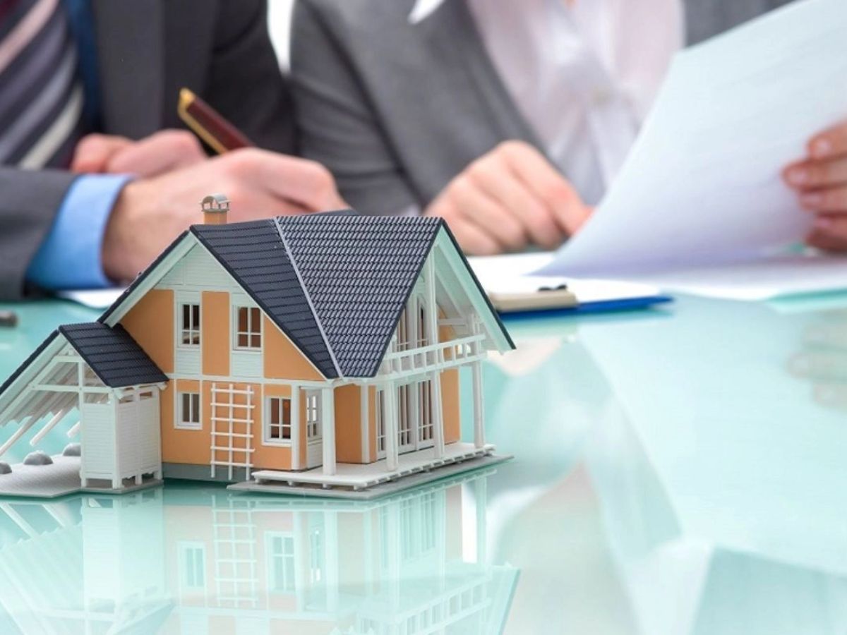 Chứng chỉ môi giới hoặc sàn giao dịch hợp pháp