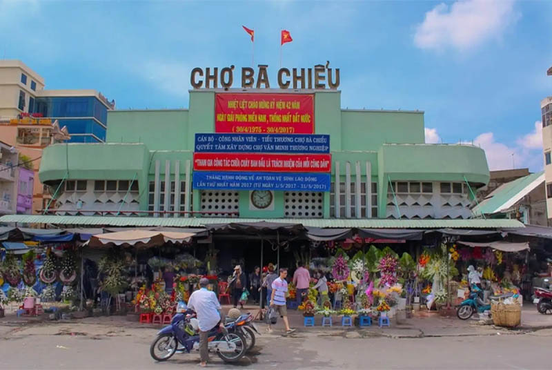 Chợ Bà Chiểu là khu chợ bình dân nổi tiếng tại quận Bình Thạnh