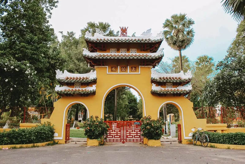 Lăng Ông Bà Chiểu – ngôi đền cổ nhất tại Sài Gòn