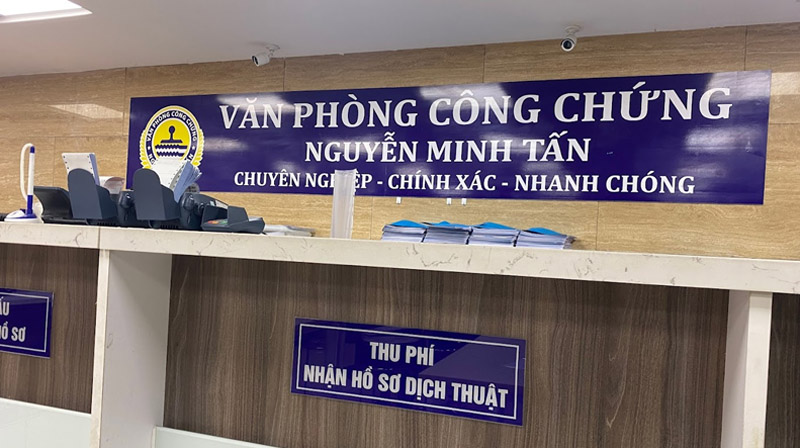 Nộp lệ phí và nhận kết quả công chứng