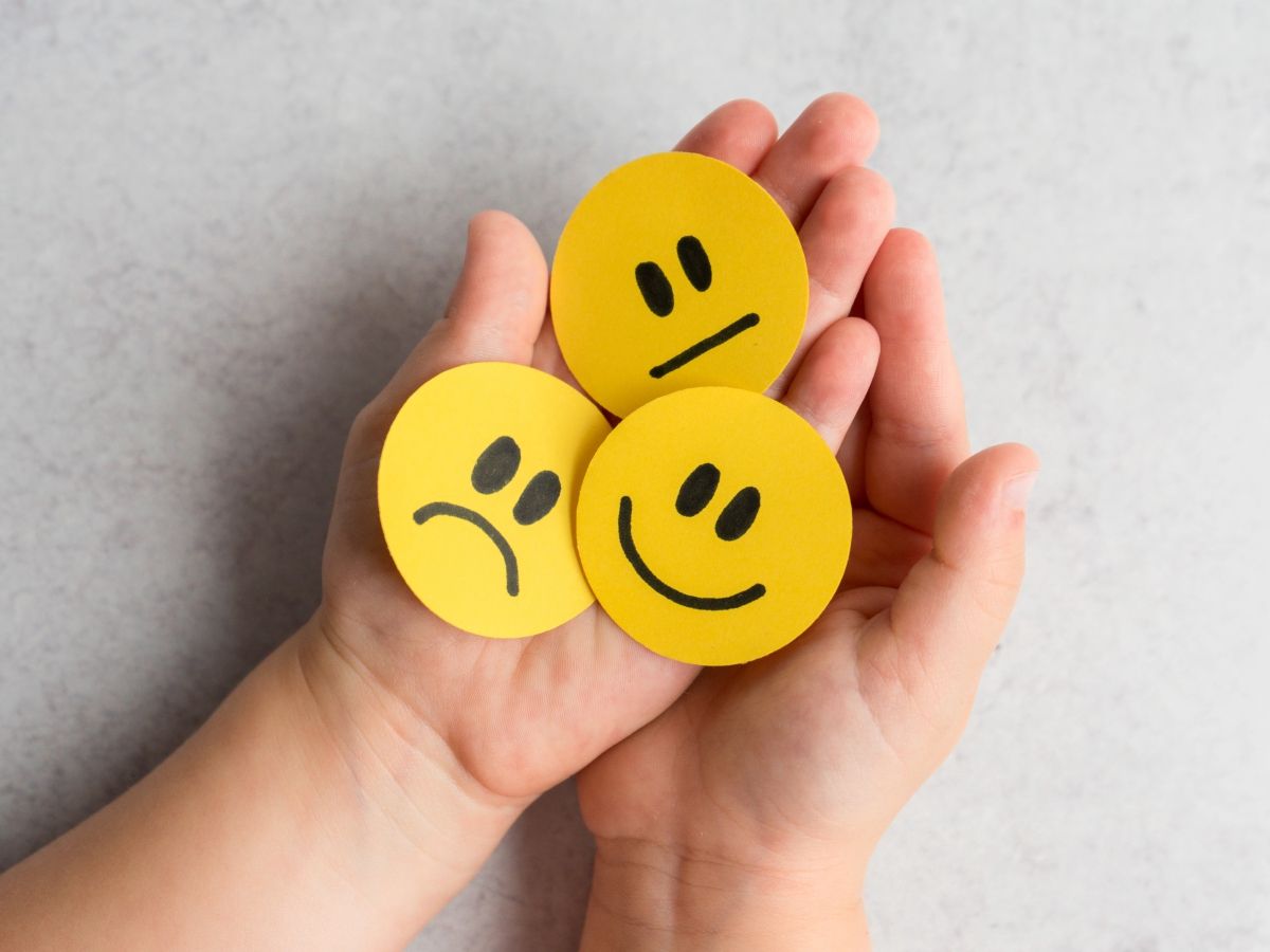 Tính cách người mệnh Kim và gợi ý Mệnh Kim hợp màu gì để cân bằng 