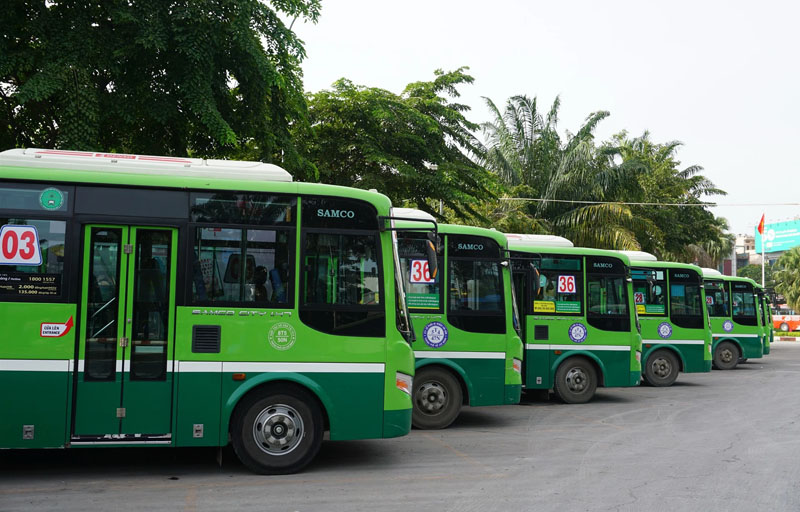 Xung quanh ngã tư Tân Thới Hiệp có nhiều bến xe 