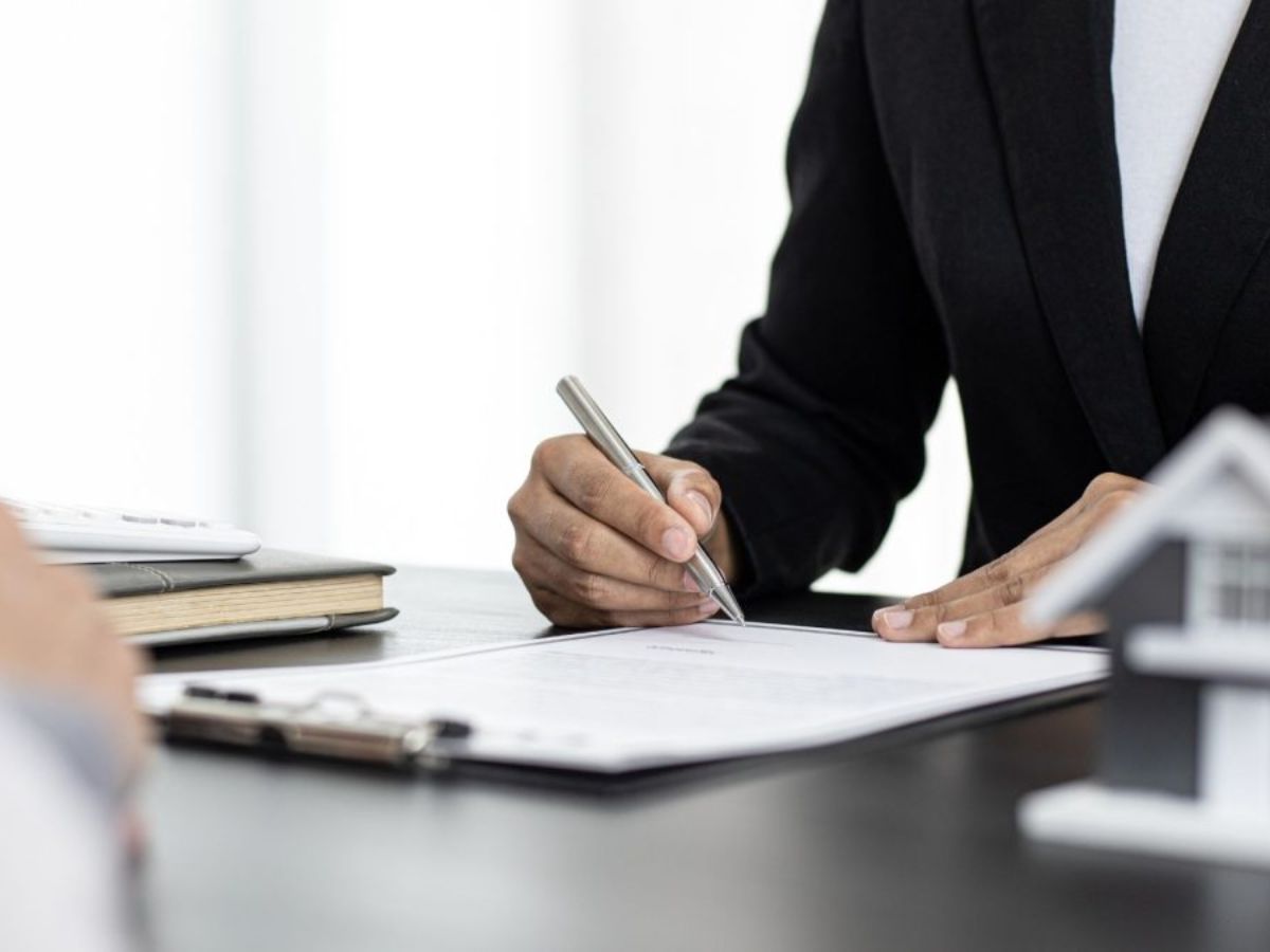 Kiểm tra tư cách pháp lý và năng lực của nhà thầu, nhà đầu tư 