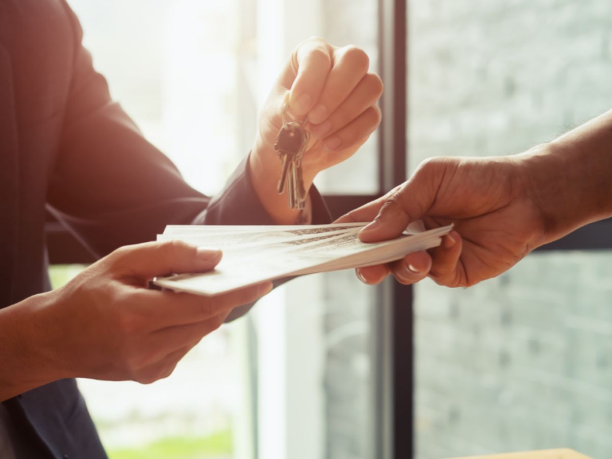 Những hạn chế chuyển nhượng cổ phần theo luật và Điều lệ công ty