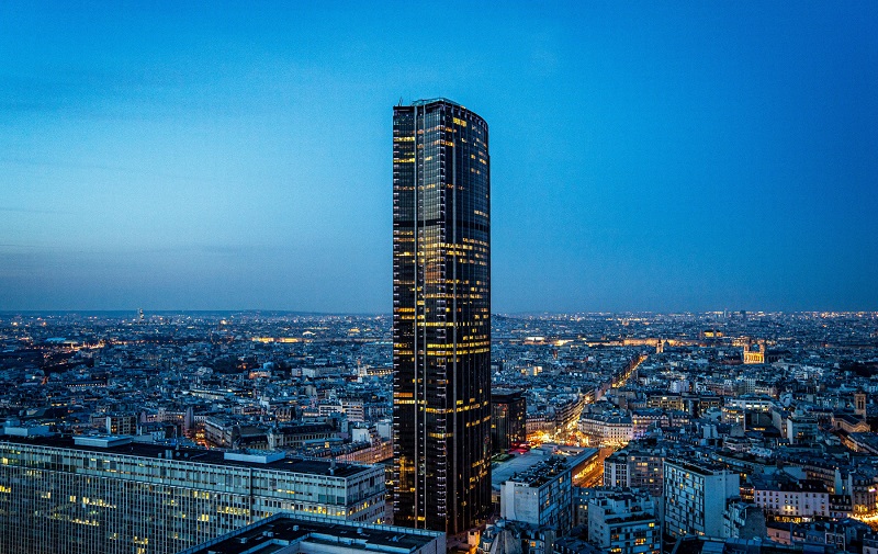 Tòa nhà Tour Montparnasse sở hữu một tầng quan sát toàn cảnh tuyệt đẹp của Paris