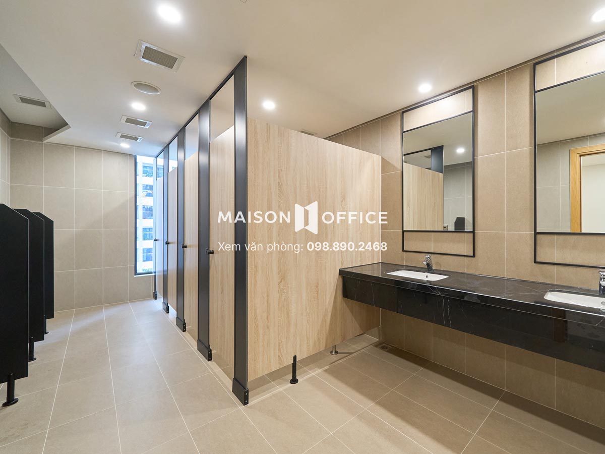 nha-ve-sinh-rox-goldmark-city