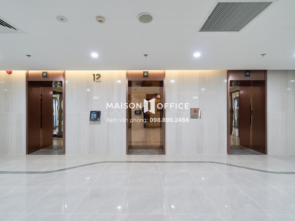 thang-may-rox-goldmark-city