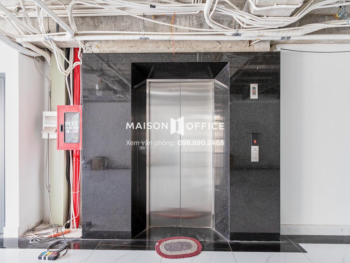 thang-may-44-than-nhan-trung