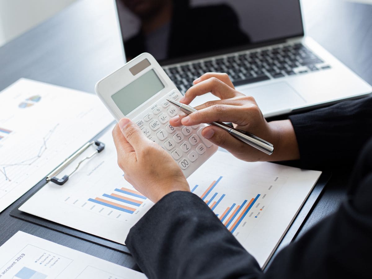 Cân nhắc ngân sách là bước quan trọng khi chọn văn phòng.