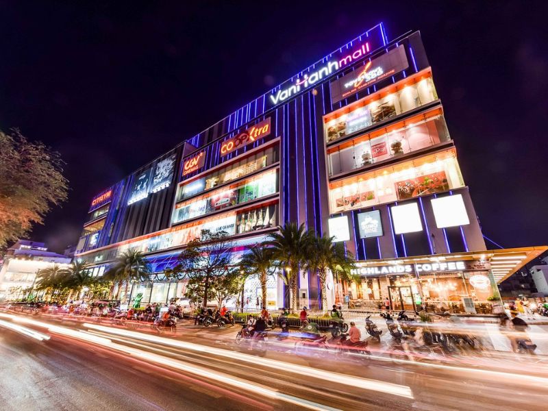 Phường Hòa Hưng hội tụ đầy đủ các tiện ích thương mại tiện lợi