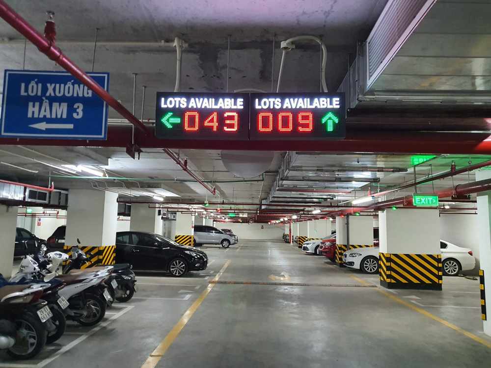 Cảm biến & bảng LED hướng dẫn đỗ xe giảm 30% thời gian tìm chỗ 