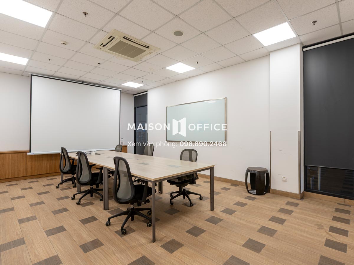 van-phong-tron-goi-q-industries-building-16