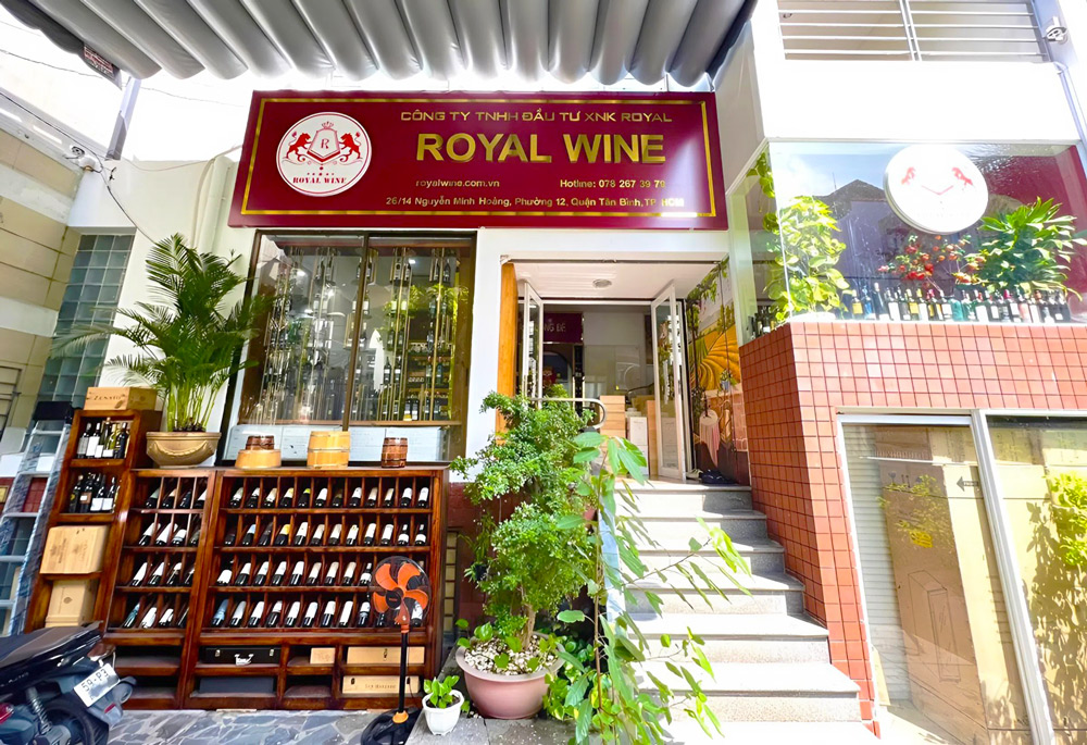 Royal Wine là điểm đến quen thuộc của người yêu vang với các dòng rượu ngoại cao cấp